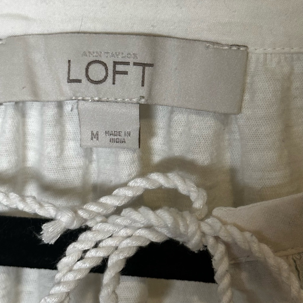 LOFT Size M White with Navy Embroidered Top - Picture 5 of 6